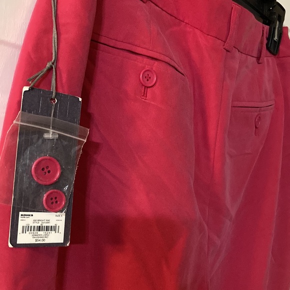 Jennifer Lopez Hot Pink Capris. New w/tags. Super soft. Wear to a summer outing! - Picture 3 of 5